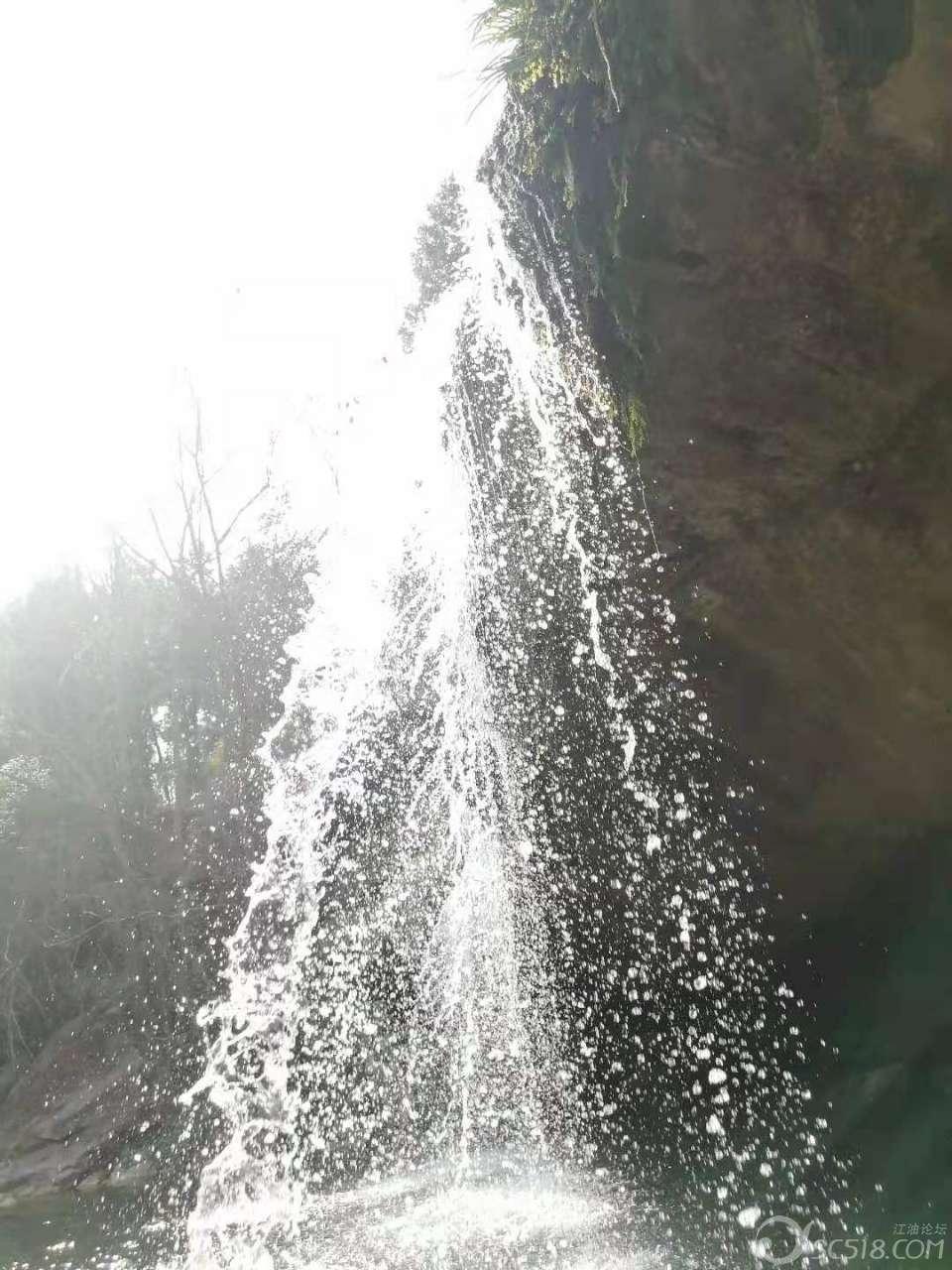 青海一盐湖价值12万亿,储藏的盐够全世界吃1000年,军队全天看守